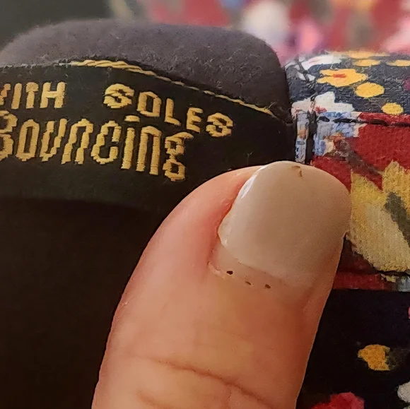 Dr. Marten's Airwaves Floral Boots, Size 9 - Picture 3 of 6